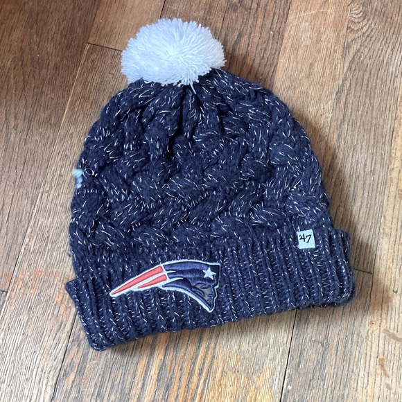 NEW ENGLAND PATRIOTS Knit Cuffed Beanie Hat Blue Silver Metallic White Pom Pom - Picture 7 of 15